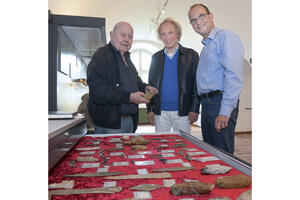 Bild vergrößern: Von links: Gerhard Heinz, Gabriel Engert - Referent für Kultur und Bildung und Dr. Gerd Riedel