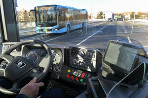 Bild vergrößern: Die goFLUX-App ermöglicht es, öffentliche Verkehrsmittel und Fahrgemeinschaften zu kombinieren.