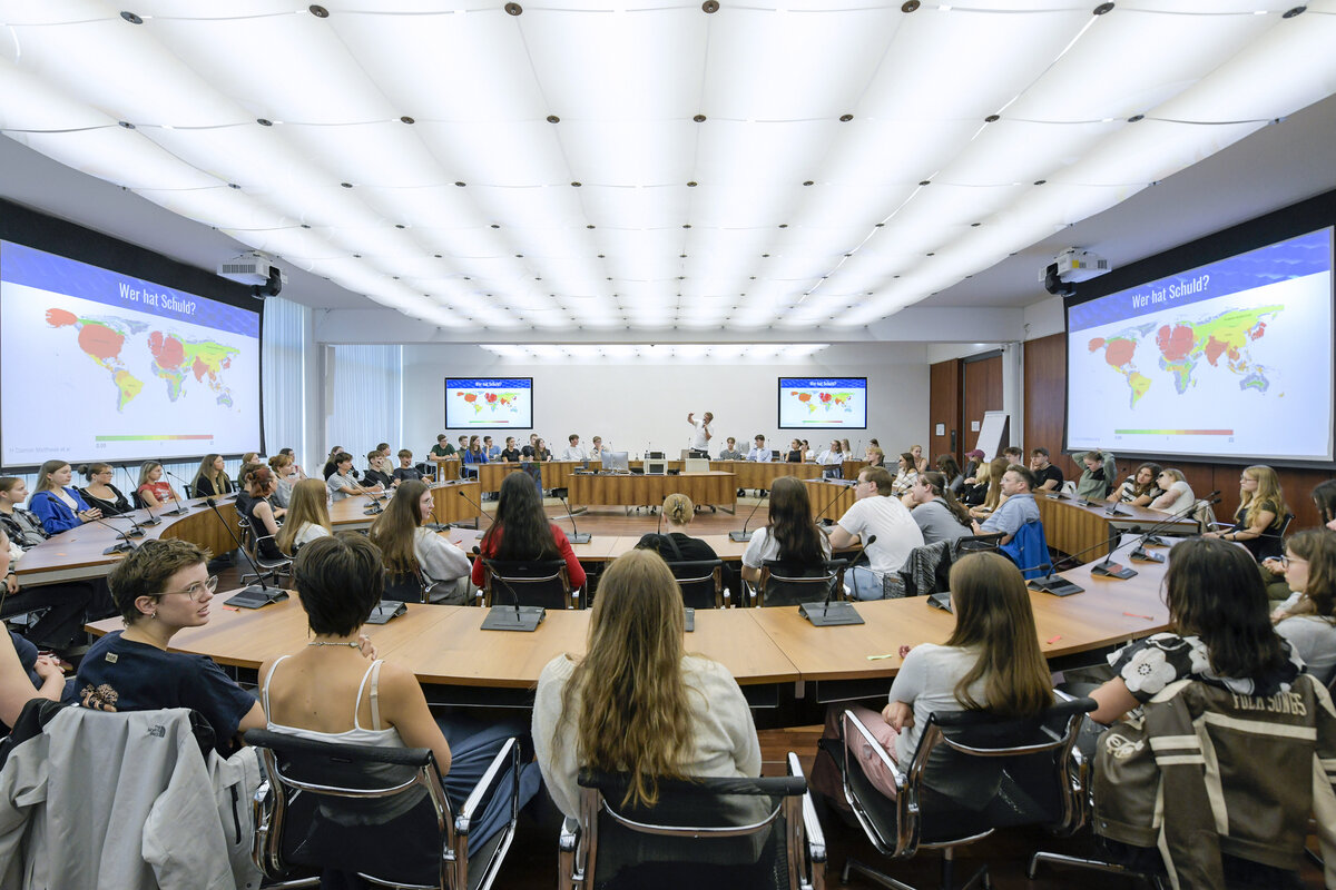 Simulation der Klimakonferenz im Groen Sitzungssaal