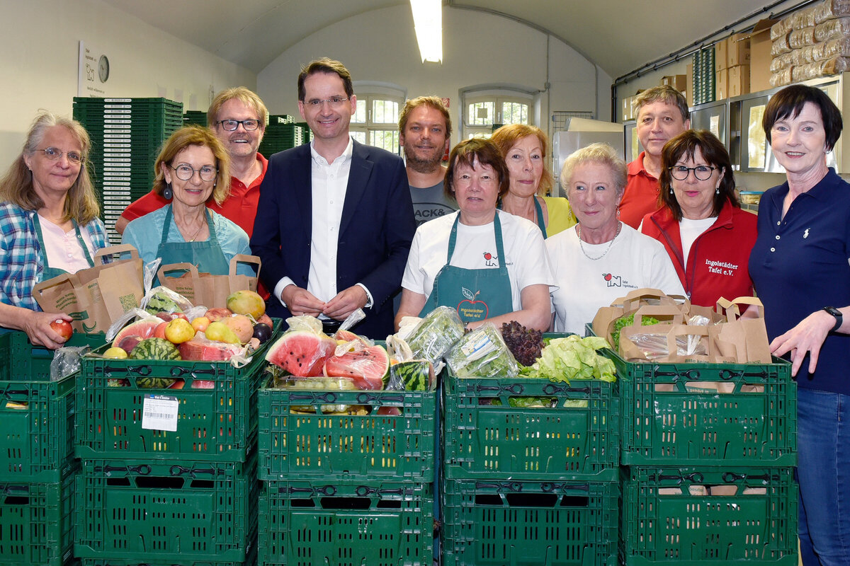 Oberbürgermeister Dr. Michael Kern besucht die Tafel