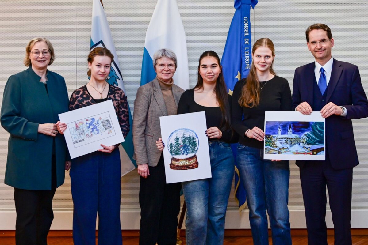 Siegerehrung beim Malwettbewerb fr die Weihnachtspostkarten