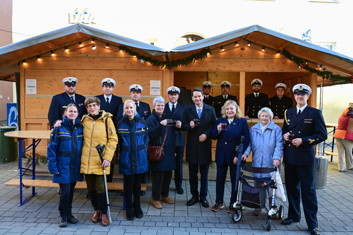 Glhweinverkauf des Marinesttzpunktkommandos