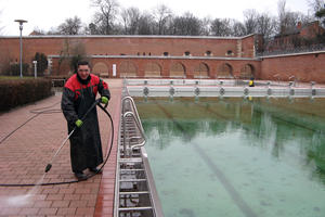 Bild vergrößern: Im Ingolstädter Freibad laufen die Vorbereitungen für die neue Saison