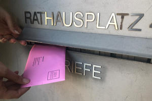 Bild vergrößern: Die Briefwahlunterlagen können am Wahltag bis 18 Uhr im Rathausbriefkasten eingeworfen werden.