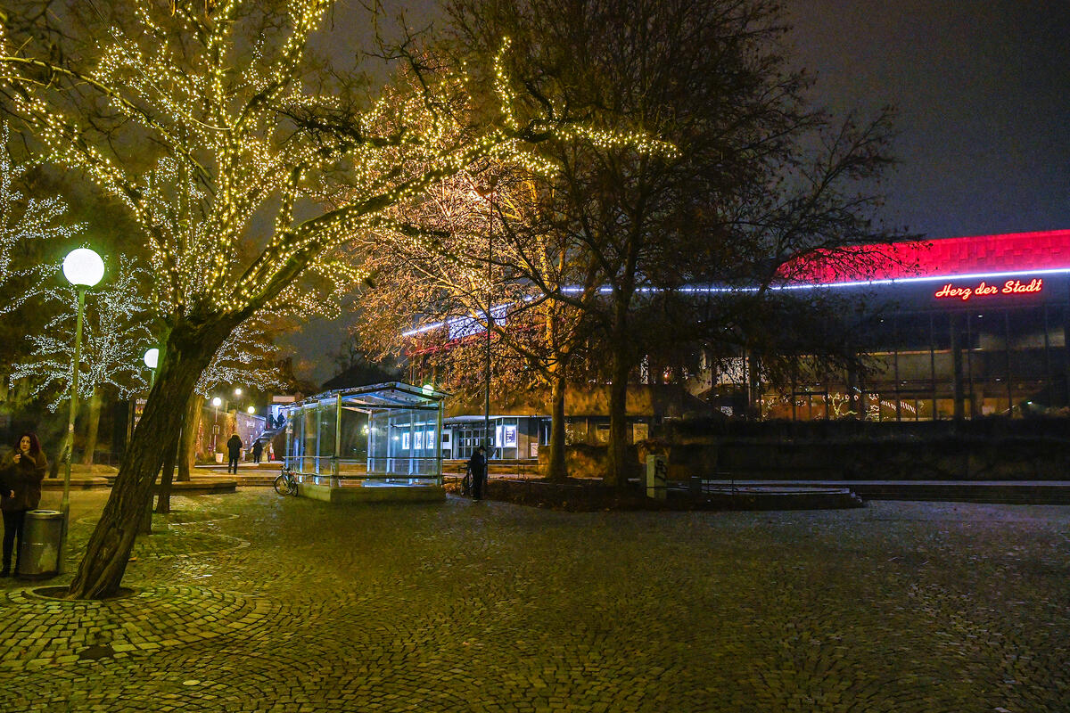 Weihnachtsbeleuchtung _ Stadttheater