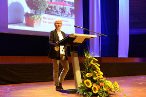 Bild vergrößern: Bürgermeisterin Dorothea Deneke-Stoll begrüßte die neuen Auszubildenden