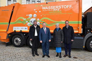 Bild vergrößern: (v.l.) Thomas Schwaiger, OB Christian Scharpf, Bürgermeisterin Dorothea Deneke-Stoll und Georg Rosenfeld