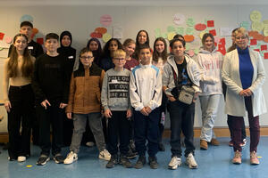 Bild vergrößern: Schülerinnen und Schüler der Gotthold-Ephraim-Lessing-Mittelschule