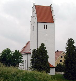 Kirche in Perka. Foto: Kurt Scheuerer