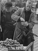 Wochenmarkt Ingolstadt 1955. Foto: Kurt Scheuerer