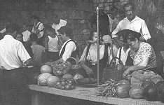 Wochenmarkt in Rab, Kroatien, 1956. Foto: Kurt Scheuerer